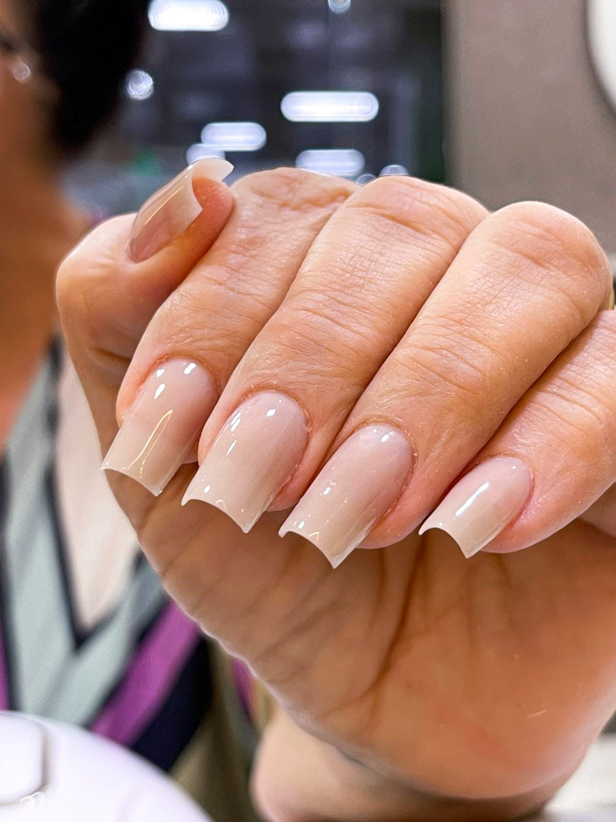 Unhas nude quadradas